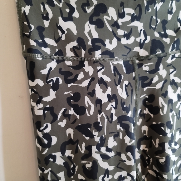 Soul by SoulCycle Leopard Camo Leggings XS - Picture 6 of 7
